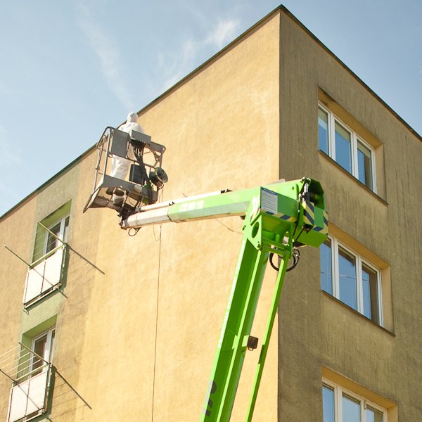 Čištění fasád v Olomouci - Zkoncujte se špínou a mikroorganismy na vaši fasádě jednou provždy. S čištěním fasád v Olomouci máme dlouholeté zkušenosti. Profesionálně umyjeme fasády panelových i rodinných domů. 